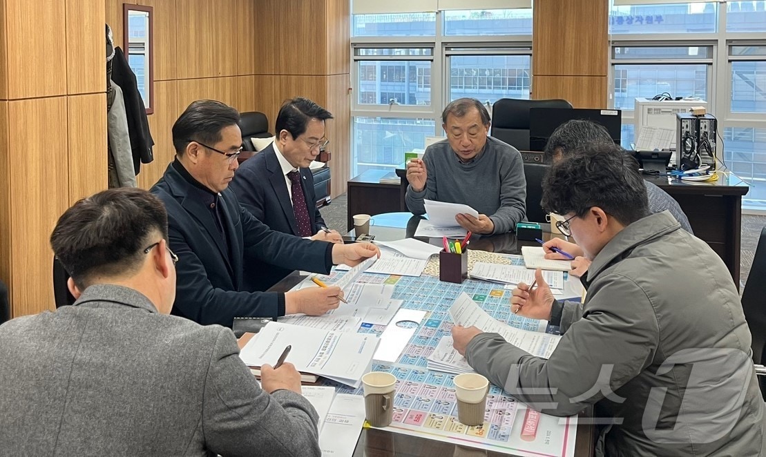 2026여수세계섬박람회 조직위원회는 19일 이정현 대통령 직속 지방시대위원회 부위원장을 만나 섬박람회 성공 개최를 위한 협력 방안을 논의하고 있다.(여수시 제공. 재판매 및 DB 금지)2025.2.19/뉴스1