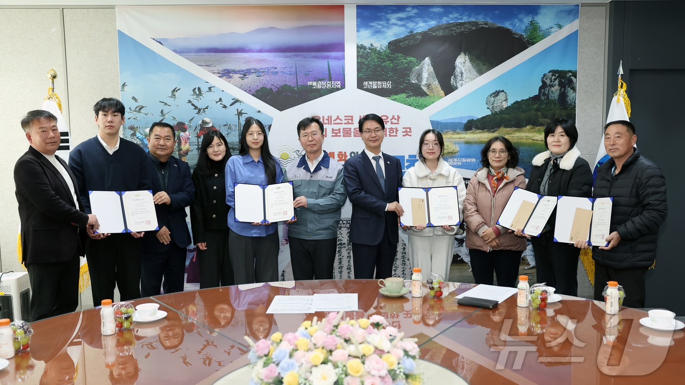  매일유업㈜ 진암장학재단(이사장 김인순)이 어려운 가정환경 속에서도 성적이 우수하고 모범이 되는 전북자치도 고창지역 대학생 5명에게 장학금 1000만원을 전달했다.(고창군 제공. 재판매 및 DB금지)2025.2.20/뉴스1