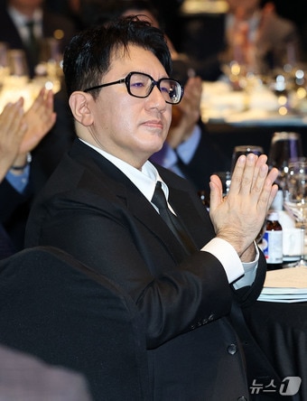 "성공한 베팅 vs 탐욕의 사기"...방시혁의 '하이리스크, 하이리턴' 투자 - 뉴스 썸네일 이미지