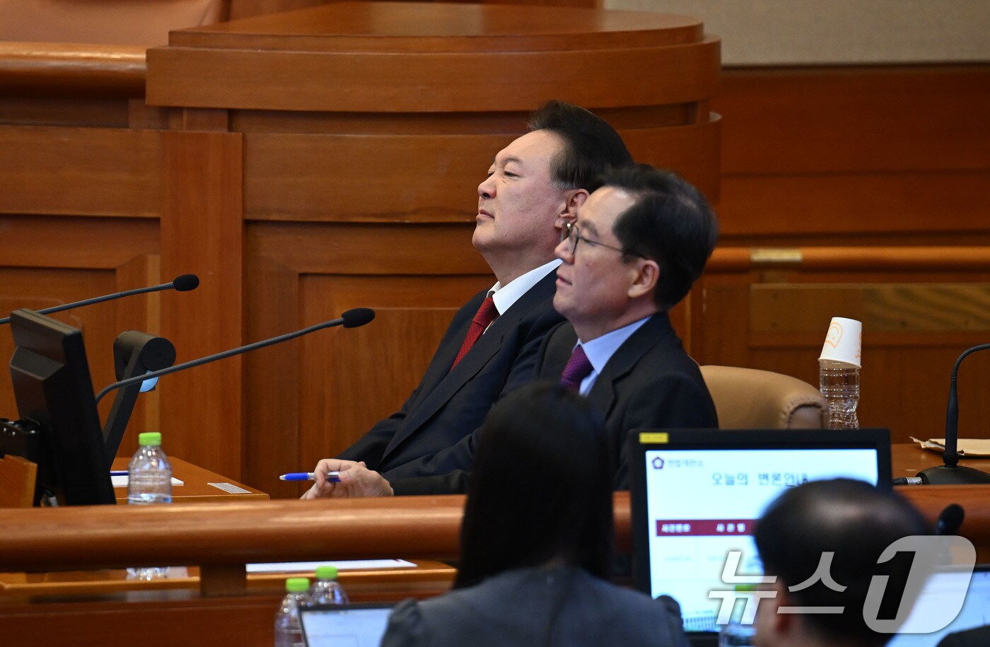 윤석열 대통령이 20일 오후 서울 종로구 헌법재판소에서 열린 탄핵심판 10차 변론에 출석해 있다. 이날 윤 대통령은 8분 만에 퇴정했다. 2025.2.20/뉴스1 ⓒ News1 사진공동취재단