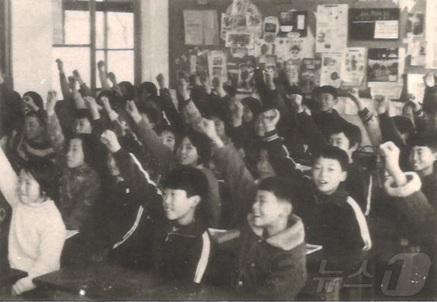 1975년 남원초등학교 수업 모습.(남원초 총동문회 제공. 재판매 및 DB 금지)