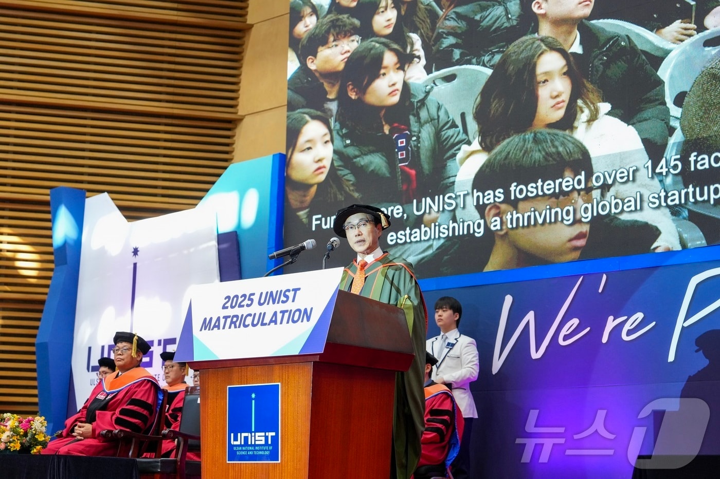 박종래 UNIST 총장이 21일 UNIST 실내체육관에서 열린 입학식에 참석해 신입생들에게 입학식사를 전하고 있다. &#40;UNIST 제공. 재판매 및 DB 금지&#41; /뉴스1