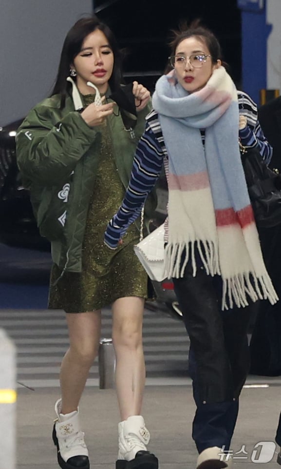 투애니원 박봄과 산다라박(오른쪽)ⓒ 뉴스1 권현진 기자