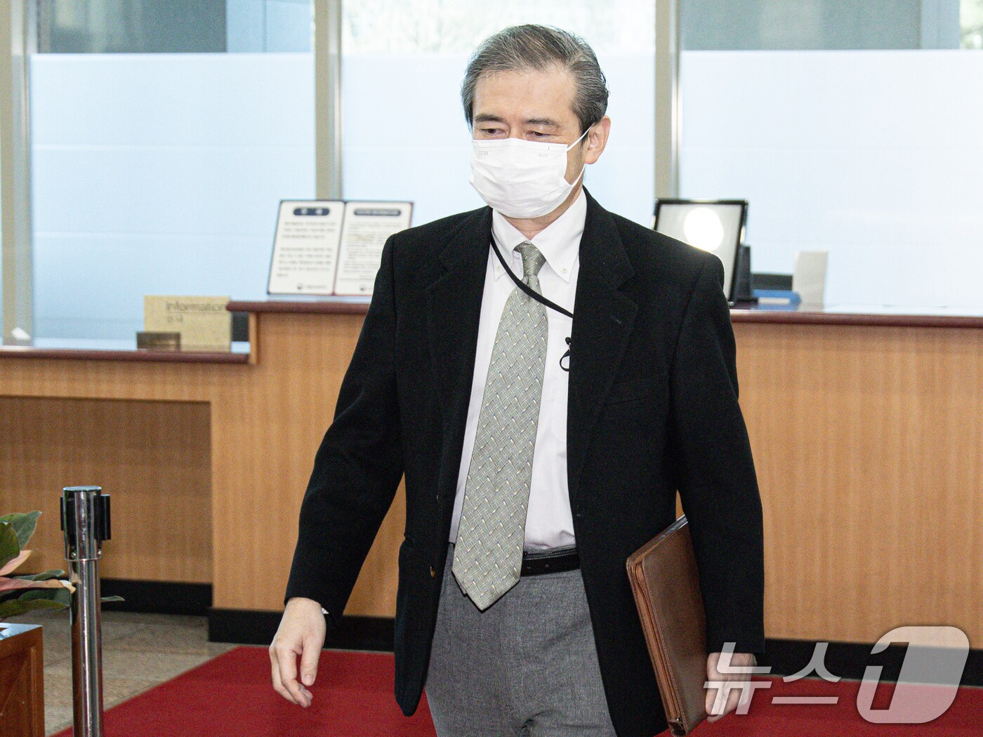 미바에 다이스케 주한 일본대사관 총괄공사가 22일 오후 서울 세종대로 외교부 청사로 초치되고 있다. . 2025.2.22/뉴스1 ⓒ News1 이재명 기자