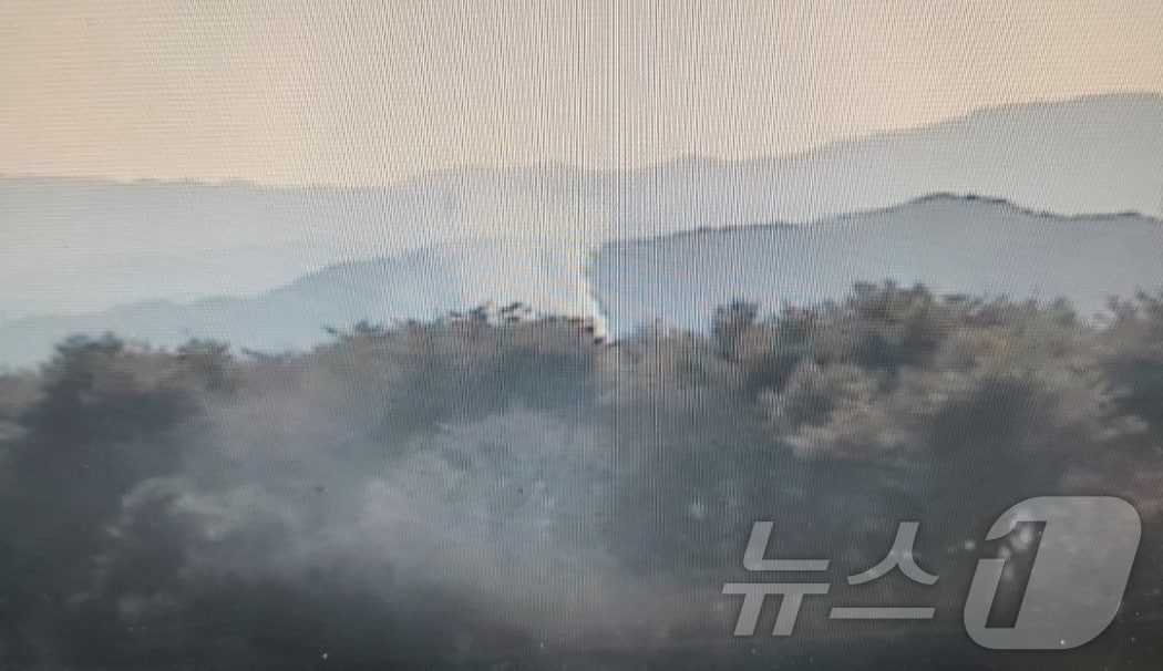 22일 오후 3시 14분쯤 강원 춘천시 신북읍 지내리에서 발생한 산불이 56분 만인 오후 4시 10분쯤 진화됐다. (산림청 중앙산불방지대책본부 제공. 재판매 및 DB금지) 2025.2.22/뉴스1