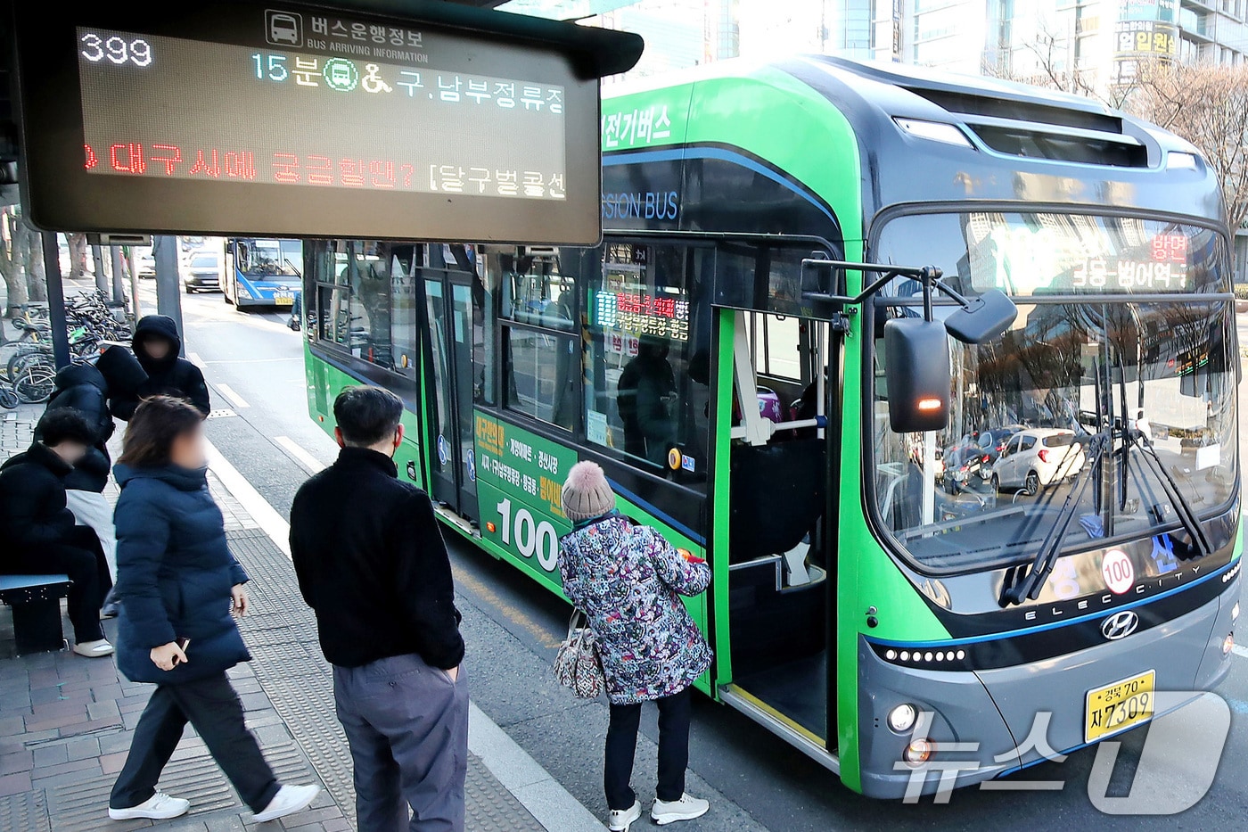 대구 시내버스 노사는 경북노동위원회가 제안하는 권고안을 받아들여 임금 협상을 타결했다. ⓒ News1 DB