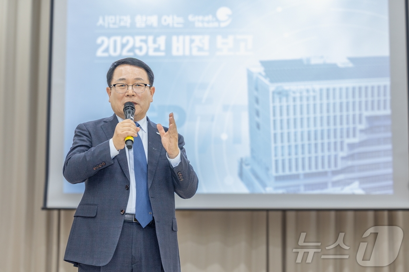 정헌율 전북 익산시장이 24일부터 15일간의 시민과의 대화 여정에 나서고 있다(익산시 제공. 재판매 및 DB 금지). 2025.2.24/뉴스1