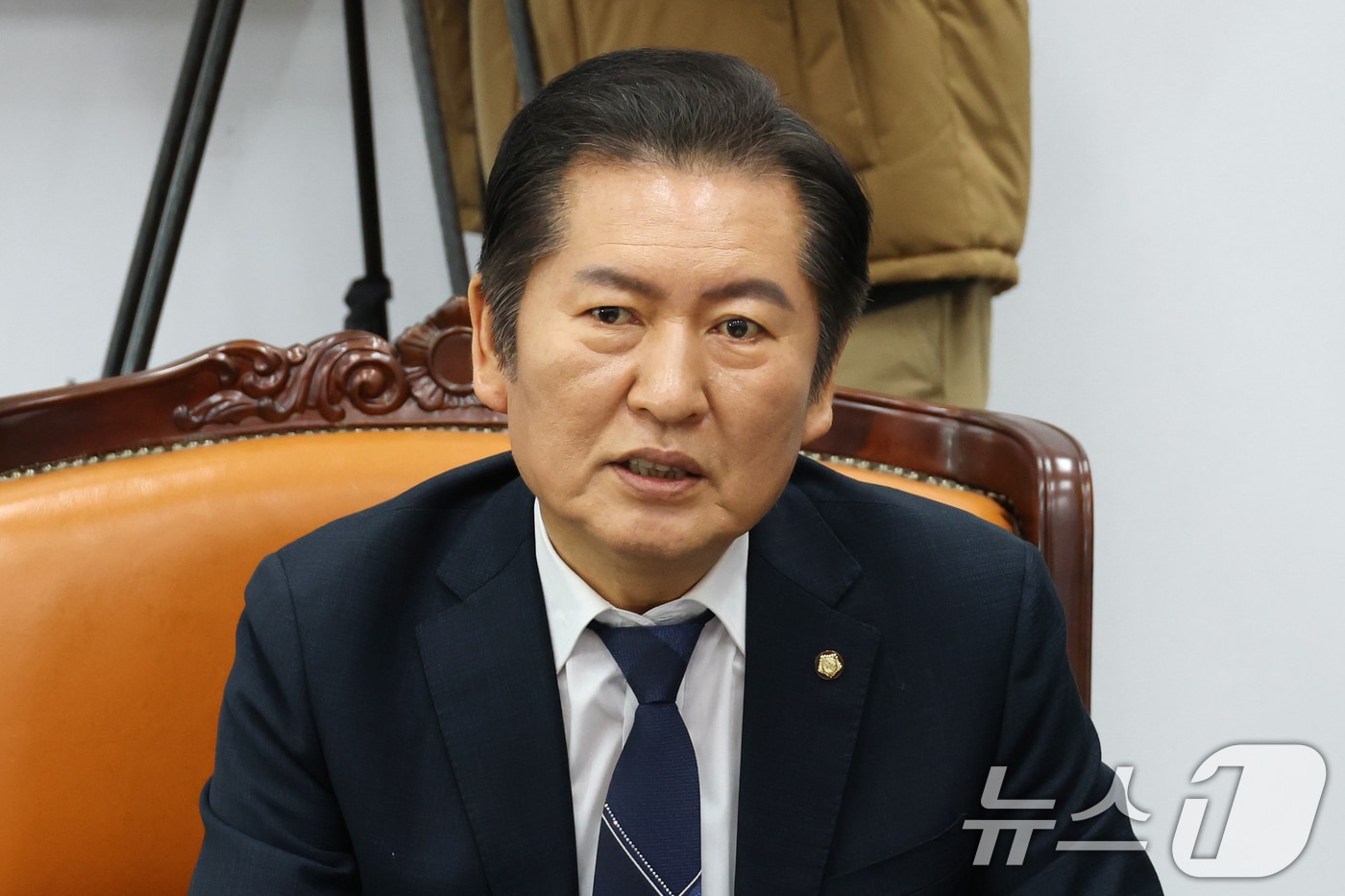 국회 탄핵소추단장인 정청래 법사위원장이 24일 오후 서울 여의도 국회에서 열린 윤석열 대통령 탄핵소추단 회의에서 발언하고 있다. 2025.2.24/뉴스1 ⓒ News1 이광호 기자