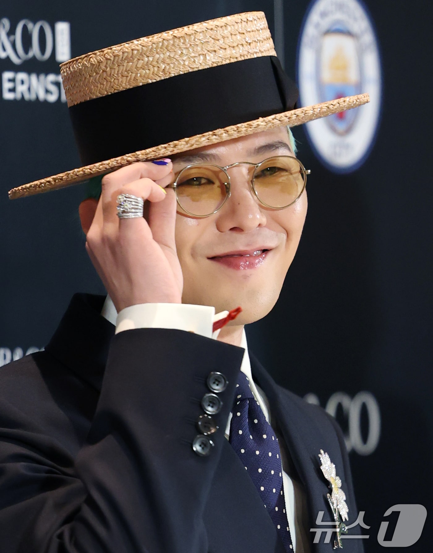 빅뱅 지드래곤이 24일 오후 서울 용산구 한남동 하얏트호텔에서 열린 워치&주얼리 브랜드 ‘제이콥앤코’ 코리아 부티크 그랜드 오픈 행사에 참석해 포즈를 취하고 있다. 2025.2.24/뉴스1 ⓒ News1 권현진 기자