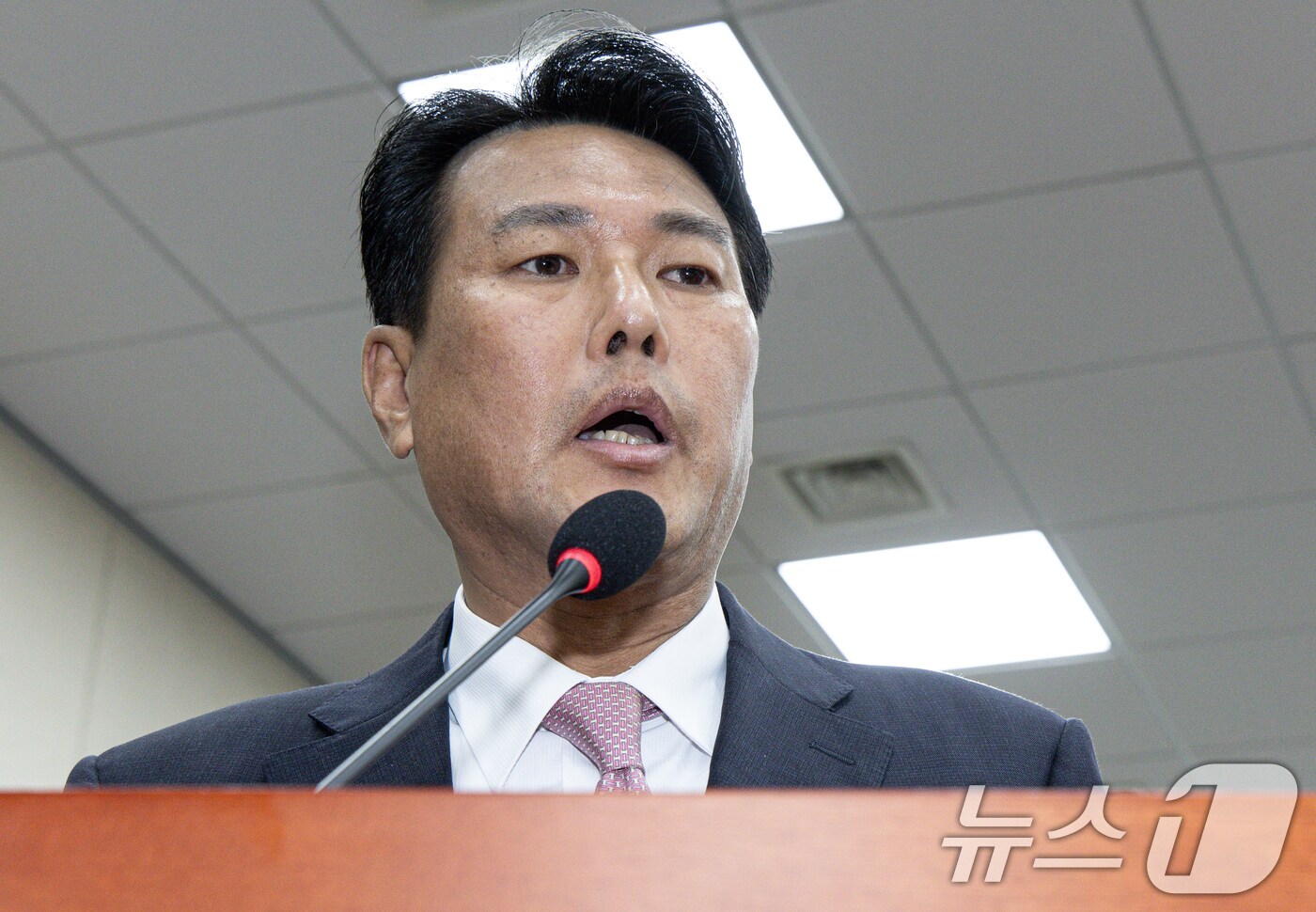 김태효 국가안보실 제1차장이 25일 오전 서울 여의도 국회에서 열린 윤석열 정부의 비상계엄 선포를 통한 내란 혐의 진상규명 국정조사 제5차 청문회에서 의원 질의에 답변하고 있다. 2025.2.25/뉴스1 ⓒ News1 이재명 기자