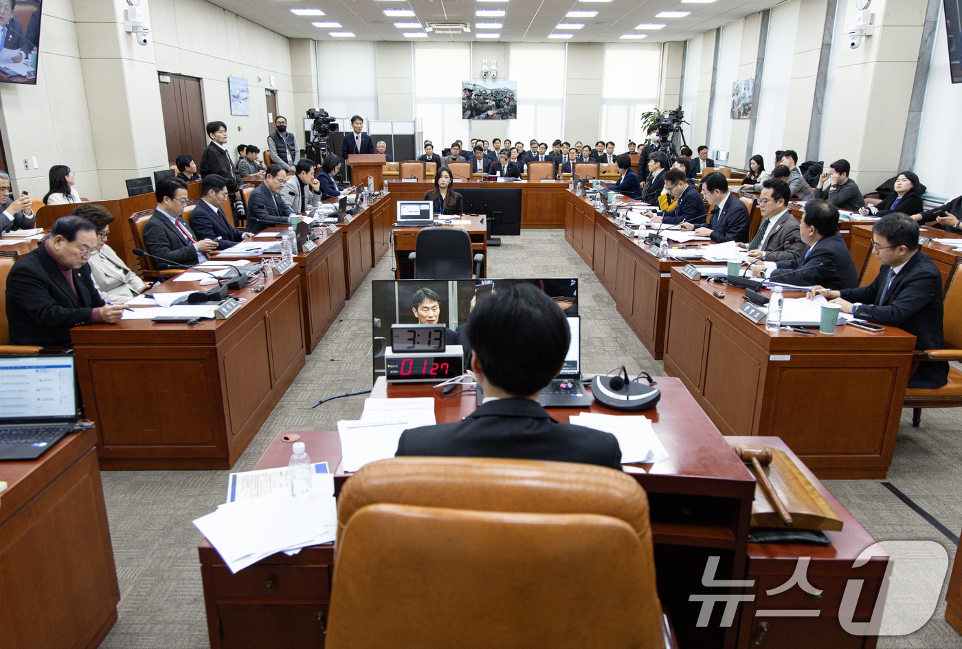 25일 오후 서울 여의도 국회에서 윤석열 정부의 비상계엄 선포를 통한 내란 혐의 진상규명 국정조사 제5차 청문회가 열리고 있다. 2025.2.25/뉴스1 ⓒ News1 이재명 기자