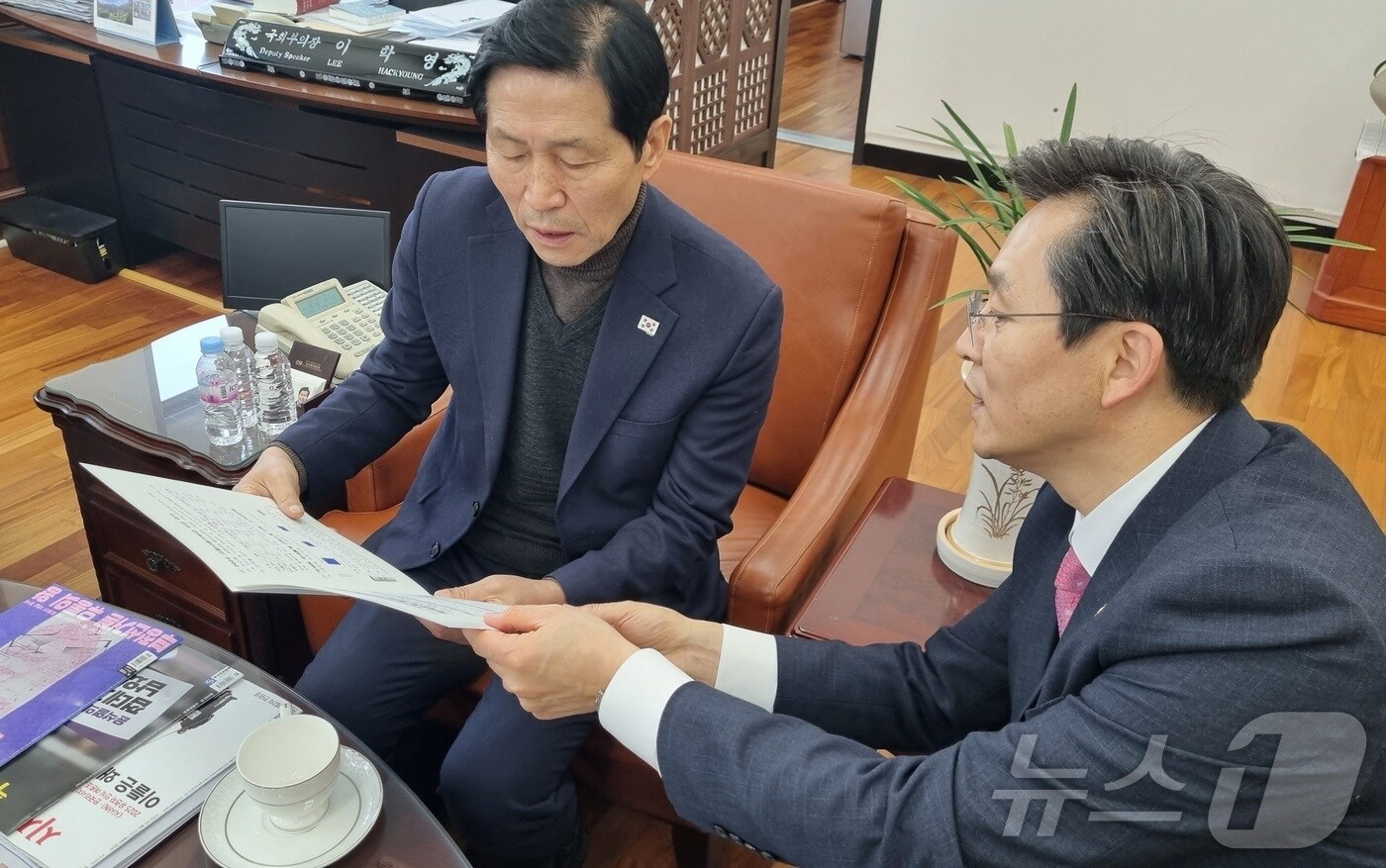 우승희 영암군수 국회서 이학영 국회부의장에게 고향사랑기부제도 개선 건의 &#40;영암군 제공. 재판매 및 DB금지&#41; /뉴스1 