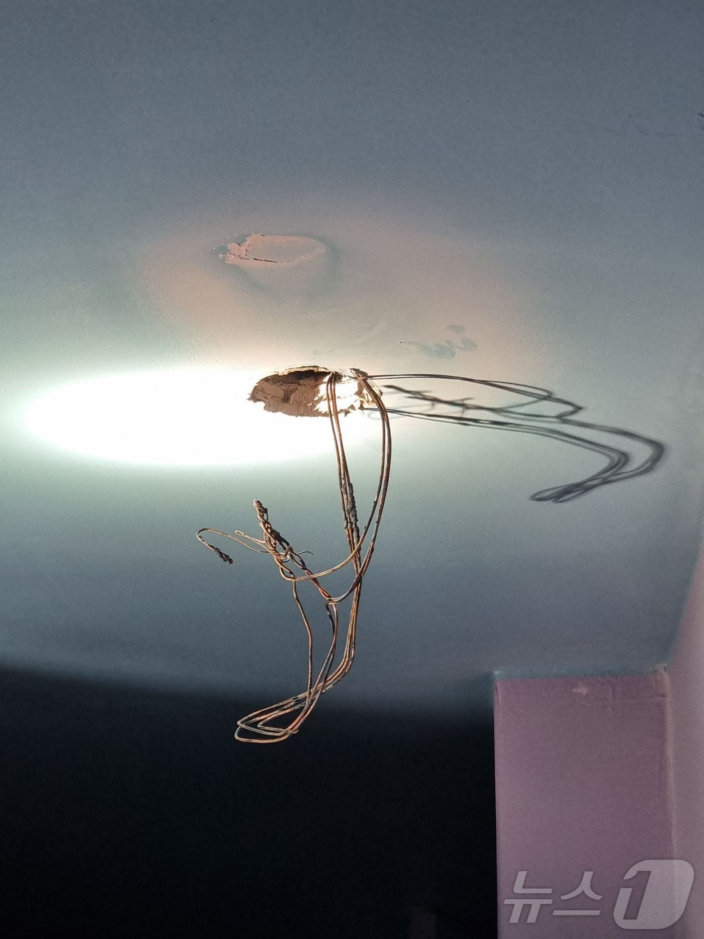 강원 홍천군 홍천읍 모텔 화재 현장.(강원도소방본부 제공, 재판매 및 DB금지)