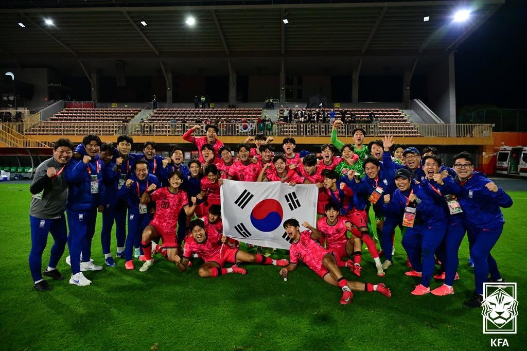 우즈베키스탄전 승리 후 기뻐하는 U20 축구대표팀(대한축구협회 제공)
