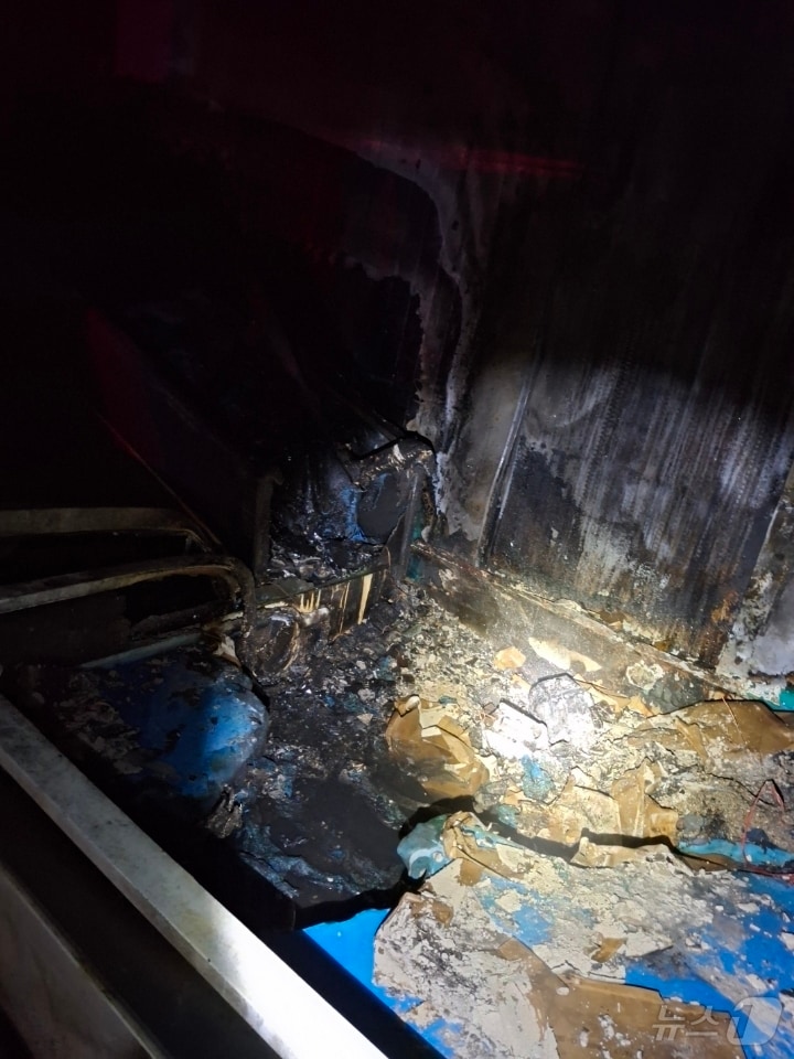 26일 오전 1시 50분쯤 광주 남구 양림동의 한 수산물도매점에서 불이 났다.(광주 남부소방 제공.재판매 및 DB금지)2025.2.26/뉴스1