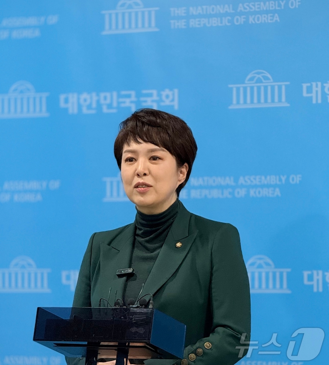 김은혜 국민의힘 의원이 26일 국회 소통관에서 기자회견을 갖고 최근 국회 국토위원회 소위에서 법안이 파행된 '재건축·재개발 촉진 특례법' 논의를 촉구했다. (김은혜 의원실 제공)