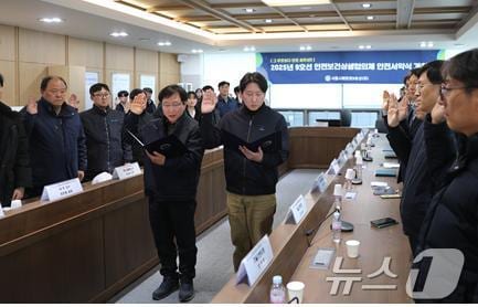 서울시메트로9호선이 협력사들과 '안전 서약식'을 하고 있다.(서울시메트로9호선 제공)