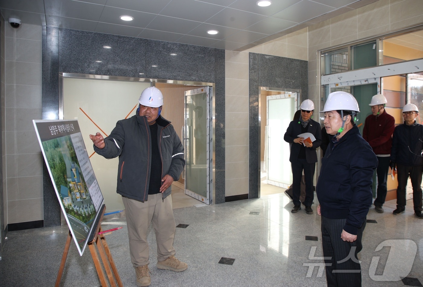 주광덕 남양주시장이 정책현장을 둘러보는 모습.