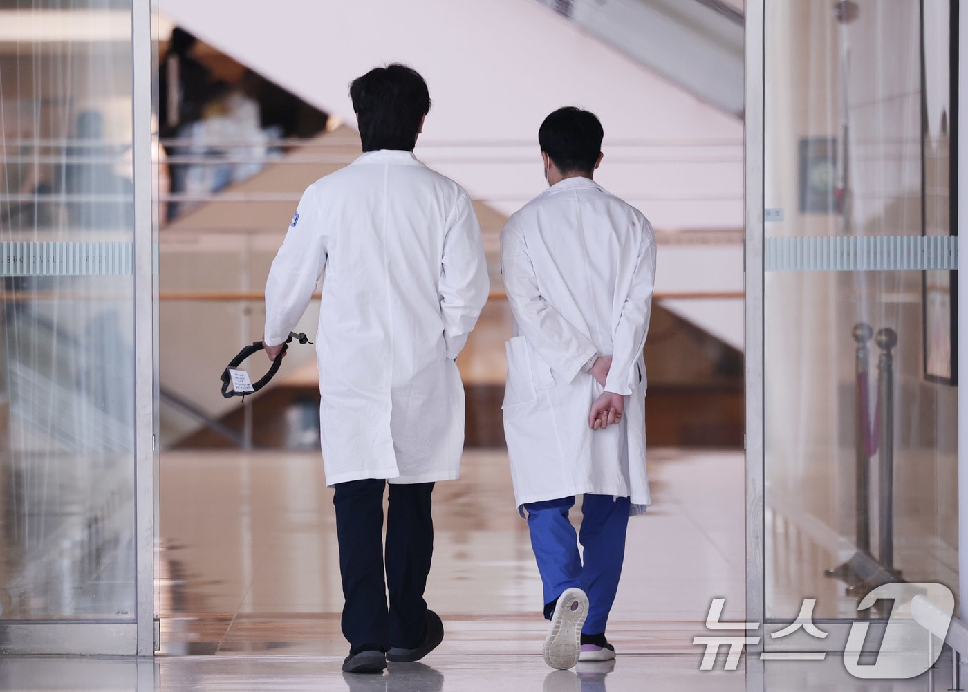 서울의 한 대학병원에서 의료진이 이동하고 있다.2025.2.3/뉴스1 ⓒ News1 박지혜 기자