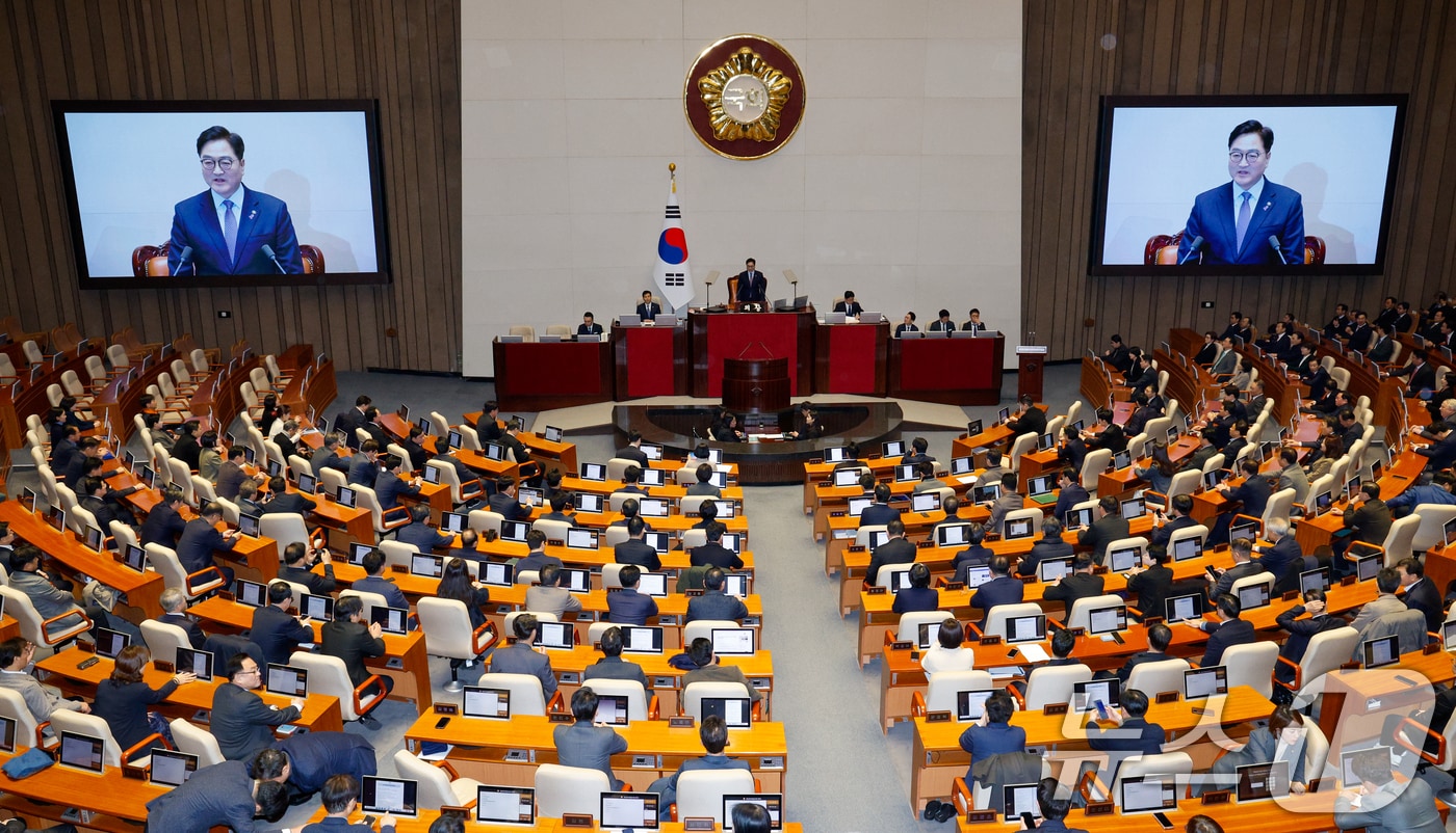 우원식 국회의장이 3일 서울 여의도 국회 본회의장에서 열린 제422회국회&#40;임시회&#41; 개회식에서 개회사를 하고 있다. 2025.2.3/뉴스1 ⓒ News1 안은나 기자