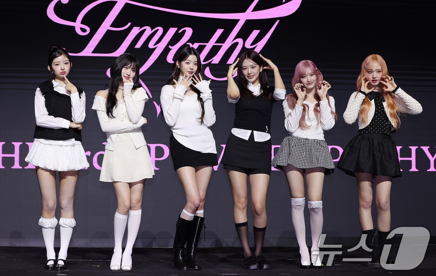 걸그룹 아이브(IVE)의 레이(왼쪽부터), 가을, 장원영, 안유진, 리즈, 이서 2025.2.3/뉴스1 ⓒ News1 김진환 기자