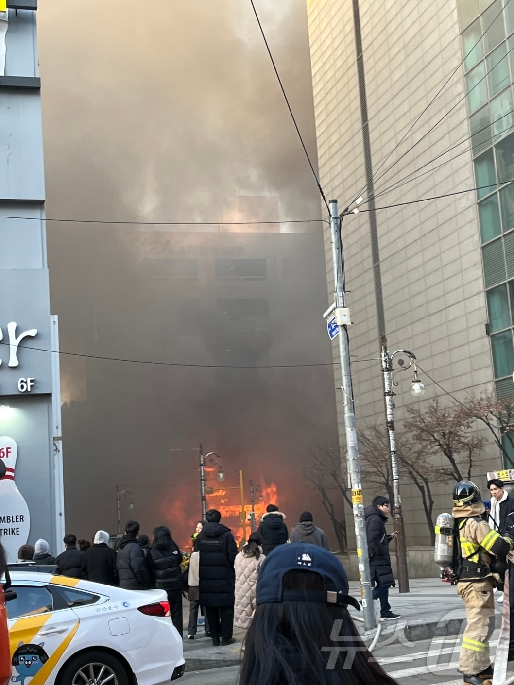 3일 오후 5시쯤 인천시 남동구 구월동의 한 술집에서 불이 나 소방 당국이 진화에 나섰다.(독자 제공)2025.2.3/뉴스1 ⓒ News1 박소영 기자