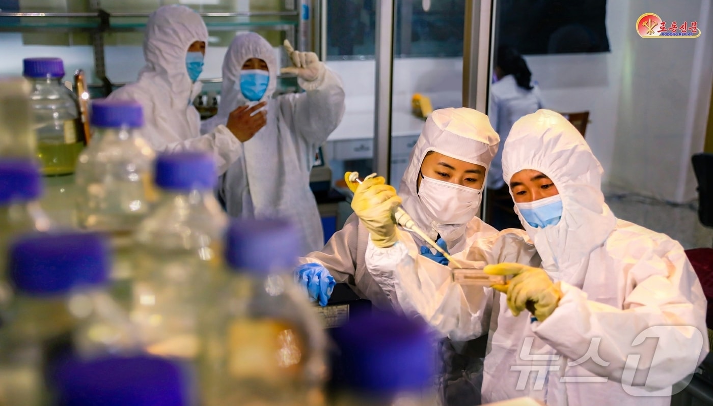 (평양 노동신문=뉴스1) = 북한 노동당 기관지 노동신문은 4일 "가치있는 연구성과를 이룩하기 위해 노력해야 한다＂라고 당부했다. 국가과학원 생물공학분원. [국내에서만 사용가능. 재배포 금지. DB 금지. For Use Only in the Republic of Korea. Redistribution Prohibited] rodongphoto@news1.kr