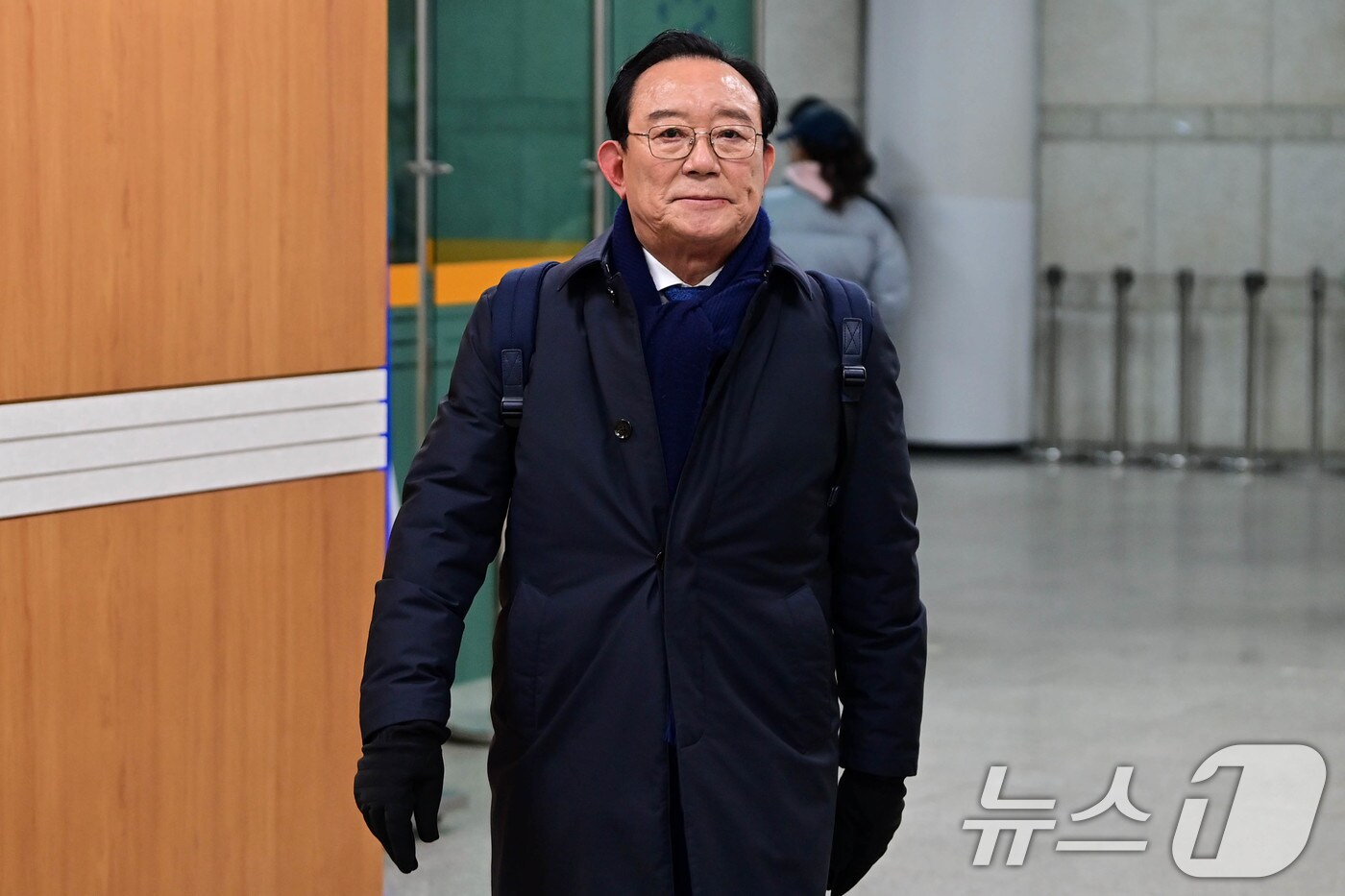 송철호 전 울산시장이 4일 오전 서울 서초구 서울고등법원에서 열린 문재인 정부 청와대의 ‘울산시장 선거 개입 의혹’ 항소심 선고에 출석하고 있다. &#40;공동취재&#41; 2025.2.4/뉴스1 ⓒ News1 박세연 기자