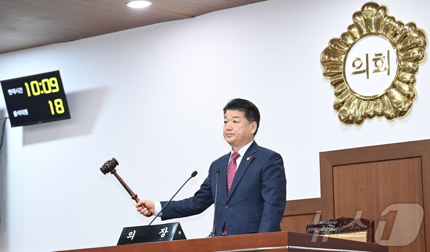 나영민 김천시의장이 4일 임시회 본회의를 개회하고 있다. (김천시의회 제공) 2025.2.4/뉴스1