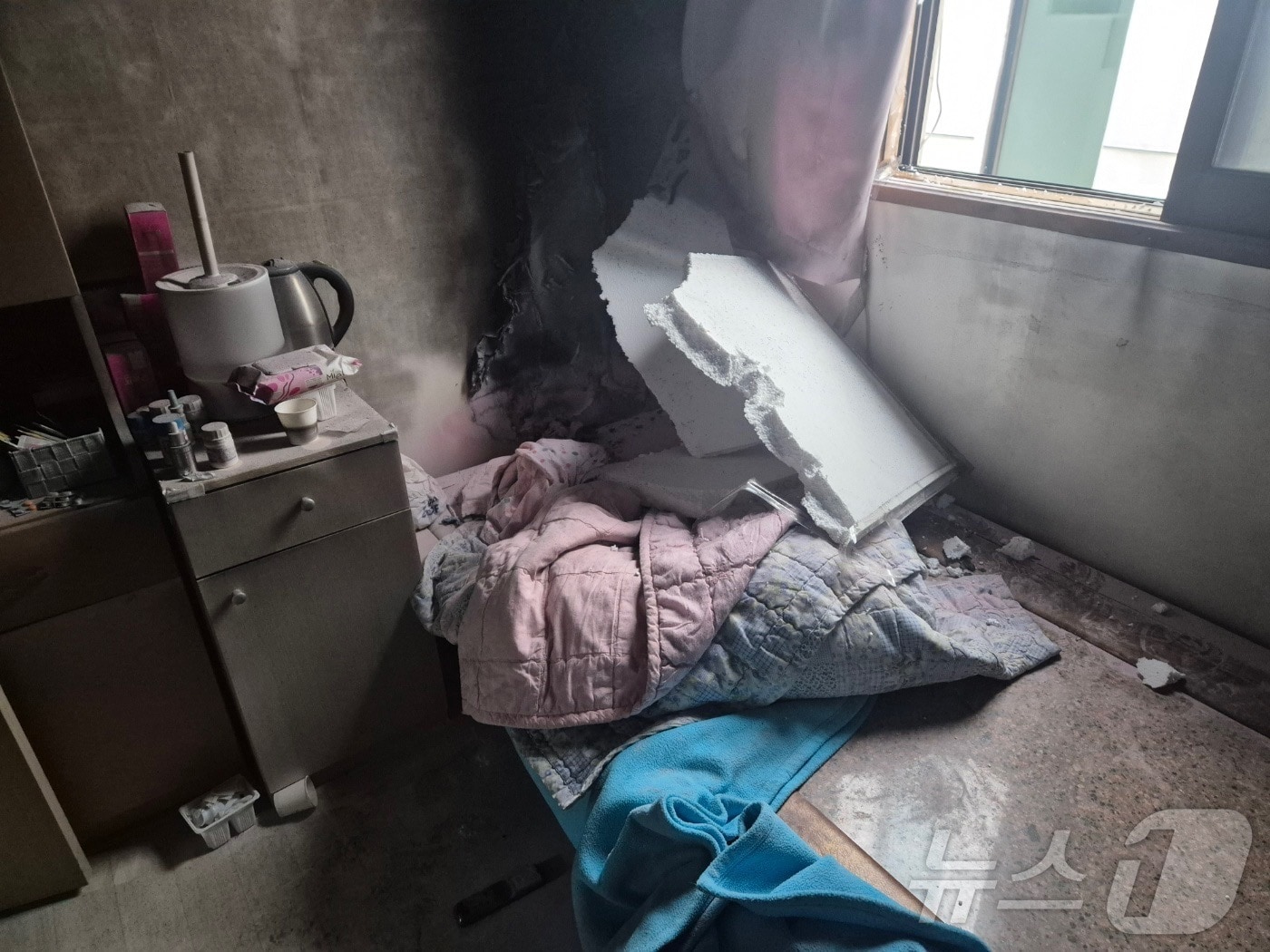 6일 오전 7시 55분쯤 광주 북구 운암동의 한 요양병원에 불이 난 모습.(광주 북부소방 제공)2025.2.6/뉴스1