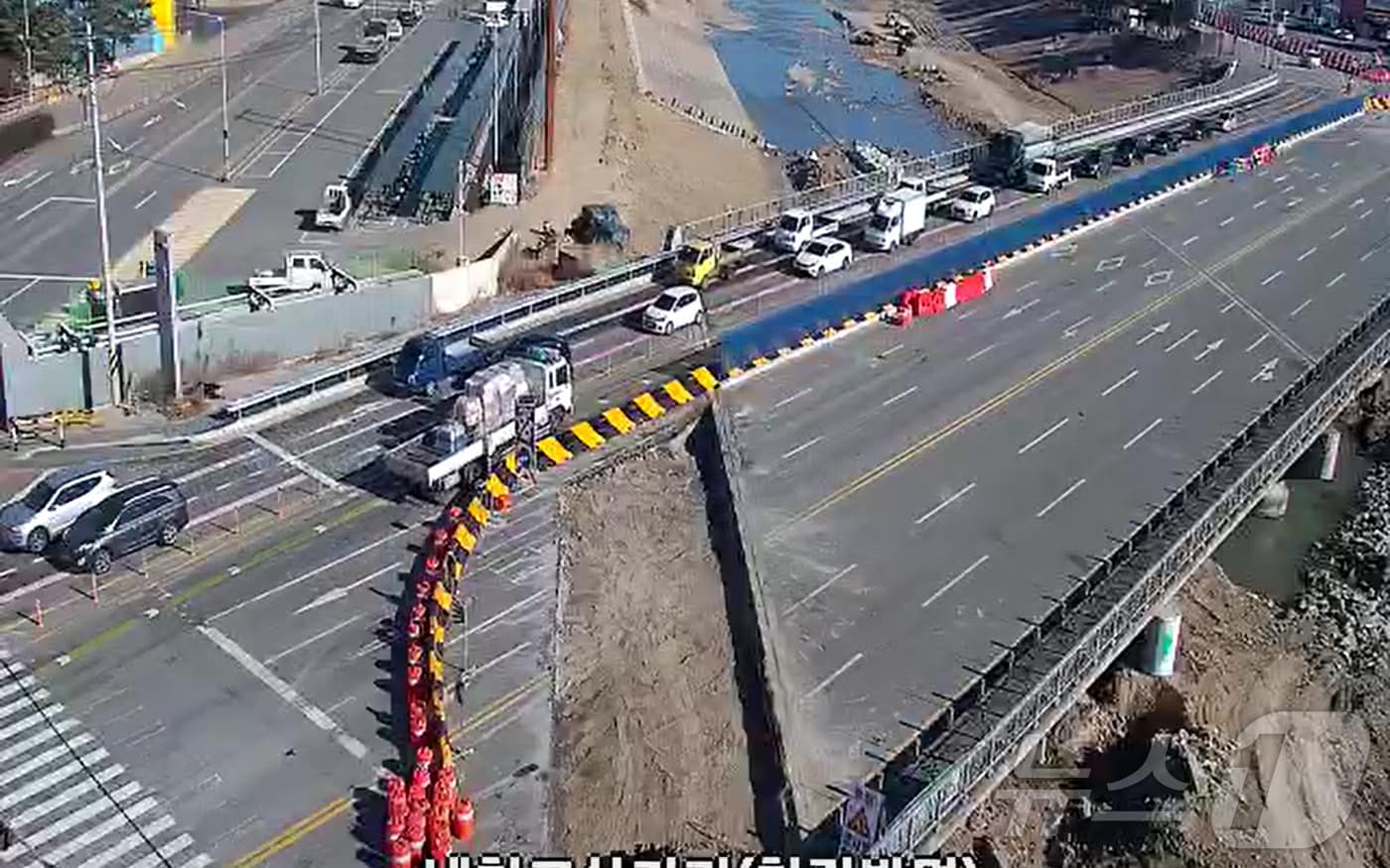 포항시 남구 냉천교 공사 모습. (포항시교통 CCTV 갈무리) 2025.2.6/뉴스1