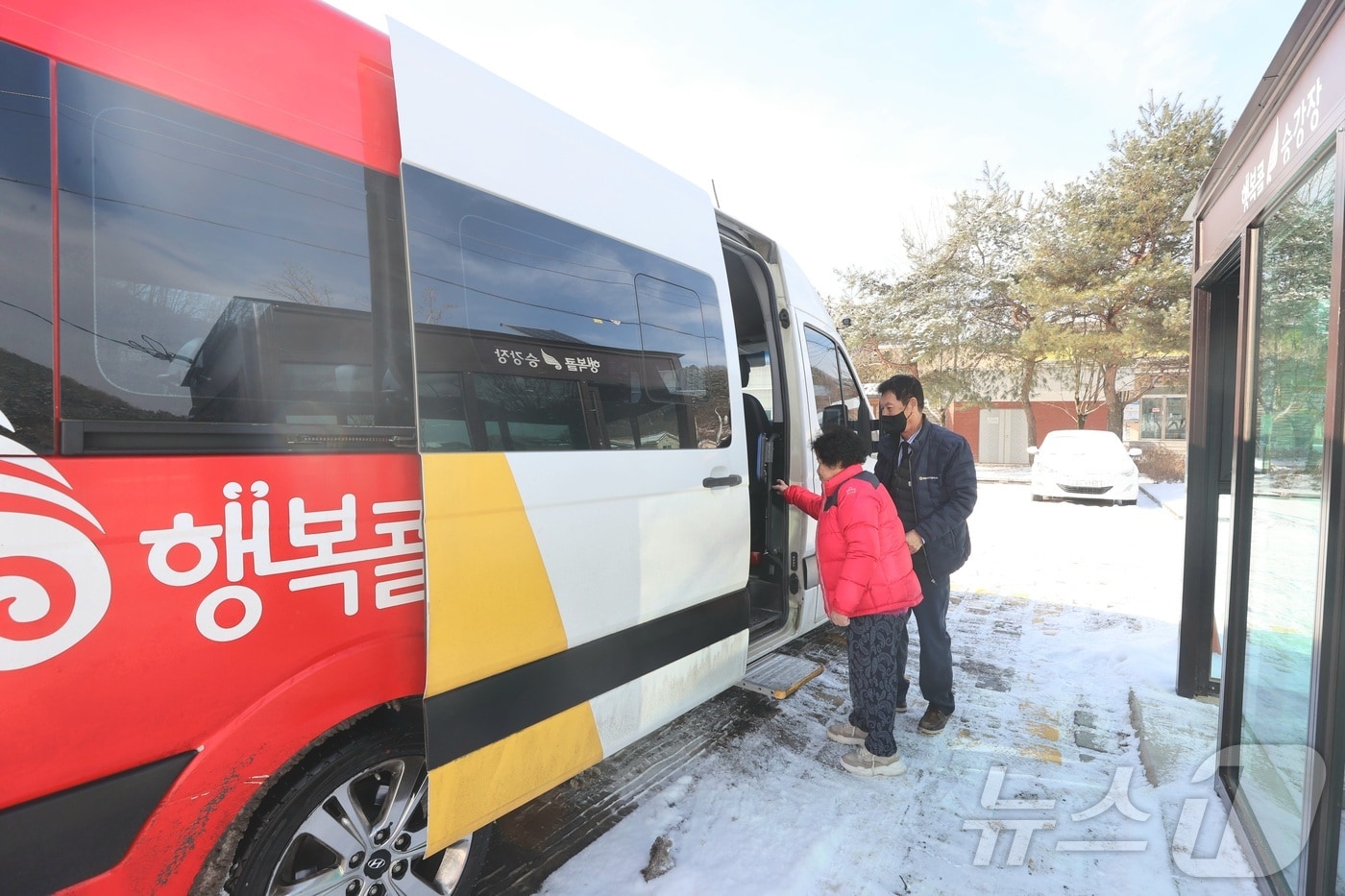 전북자치도 임실군이 운영 중인 ‘행복콜 버스‧택시 사업’이 교통 소외지역 주민들의 이동권을 보장하며 큰 호응을 얻고 있다.(임실군제공)2025.2.6/뉴스1