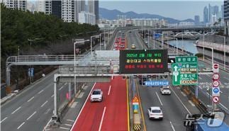 스마트톨링시스템 시행 첫날인 1일 광안대교 톨게이트 전경(부산시설공단 제공)