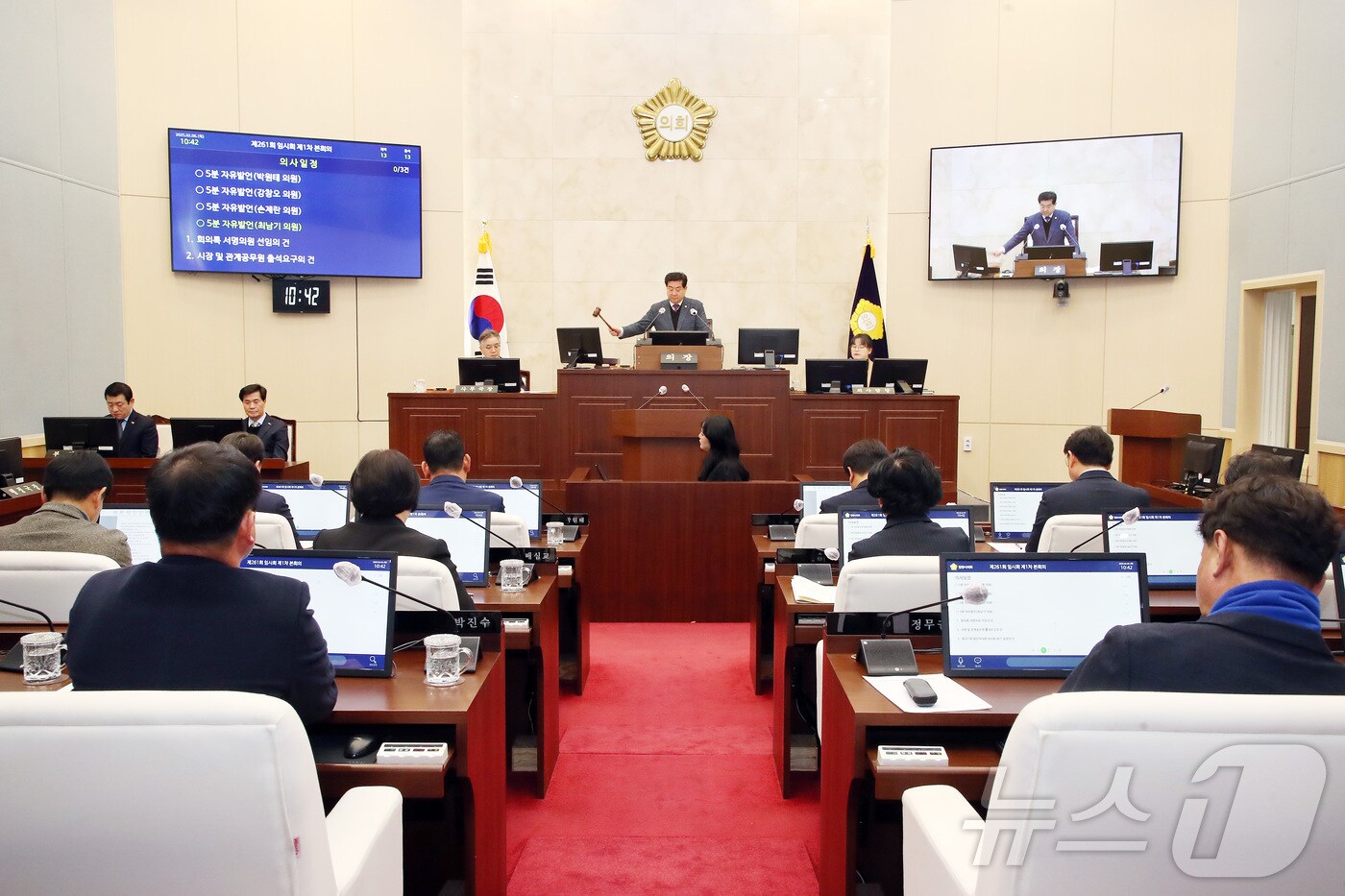 밀양시의회가 6일 261회 임시회 1차 본회의를 진행하고 있다.&#40;밀양시의회 제공&#41;