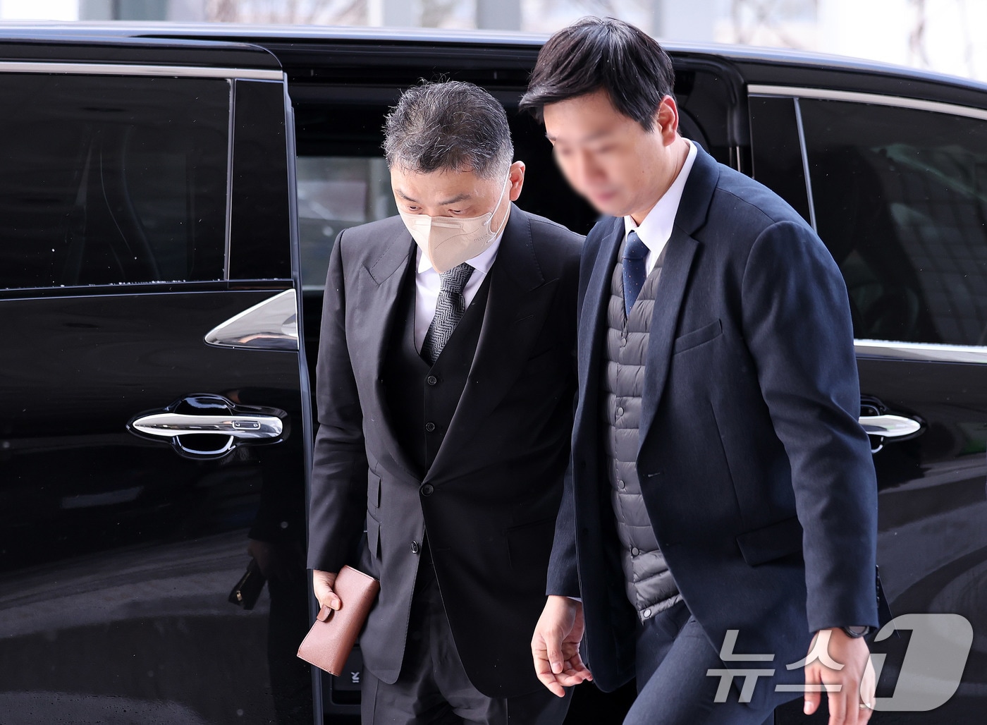 김범수 카카오 경영쇄신위원장이 지난 2월 7일 오전 서울 양천구 남부지법에서 열린 속행공판에 출석하고 있다. 2025.2.7/뉴스1 ⓒ News1 박지혜 기자