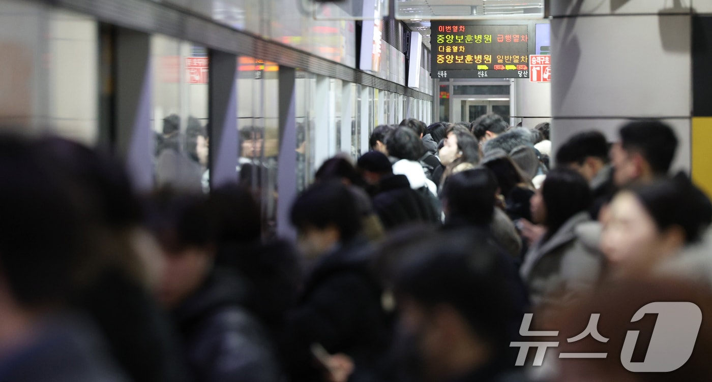 서울 지하철 9호선 관련 이미지