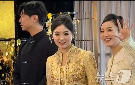 맨 오른쪽이 시어머니다. - 웨이보 갈무리