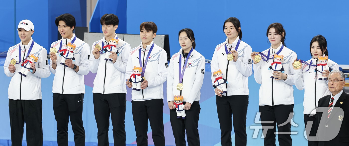 2025 하얼빈 동계 아시안게임에서 2000m 혼성계주에서 우승한 쇼트트랙 대표팀. /뉴스1 DB ⓒ News1 이승배 기자