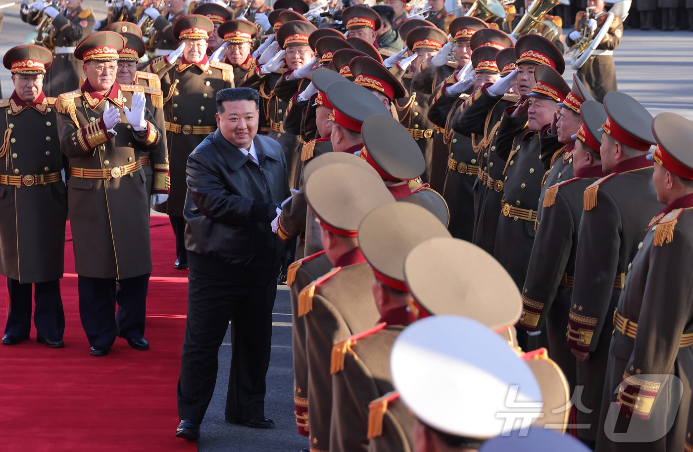 북한 노동당 기관지 노동신문은 9일 김정은 당 총비서가 전날인 8일 건군절 77주년을 맞아 국방성을 축하방문했다고 보도했다. 이날 김 총비서는 미국과 서방국가를 비난하며 "핵무력의 고도화＂를 재차 강조했다. [국내에서만 사용가능. 재배포 금지. DB 금지. For Use Only in the Republic of Korea. Redistribution Prohibited] rodongphoto@news1.kr