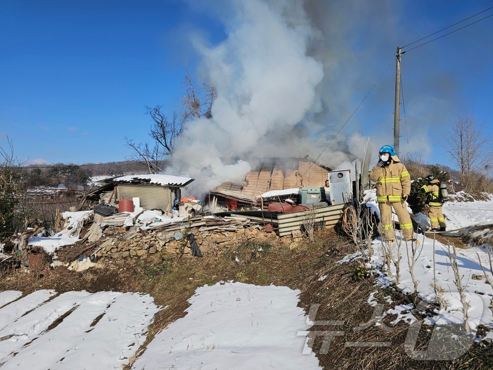 9일 오전 9시 54분께 전북자치도 임실군 신평면의 한 단독주택에서 불이 났다.(전북소방 제공) 2025.2.9/뉴스1