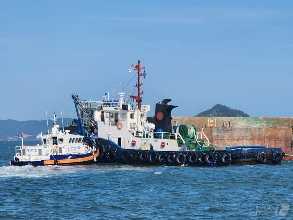 지난 6일 완도해경은 해양 환경 훼손을 방지하고 김 수급안정화를 위해 불법양식장 합동단속에 나선 모습.(완도해경 제공. 재판매 및 DB금지)