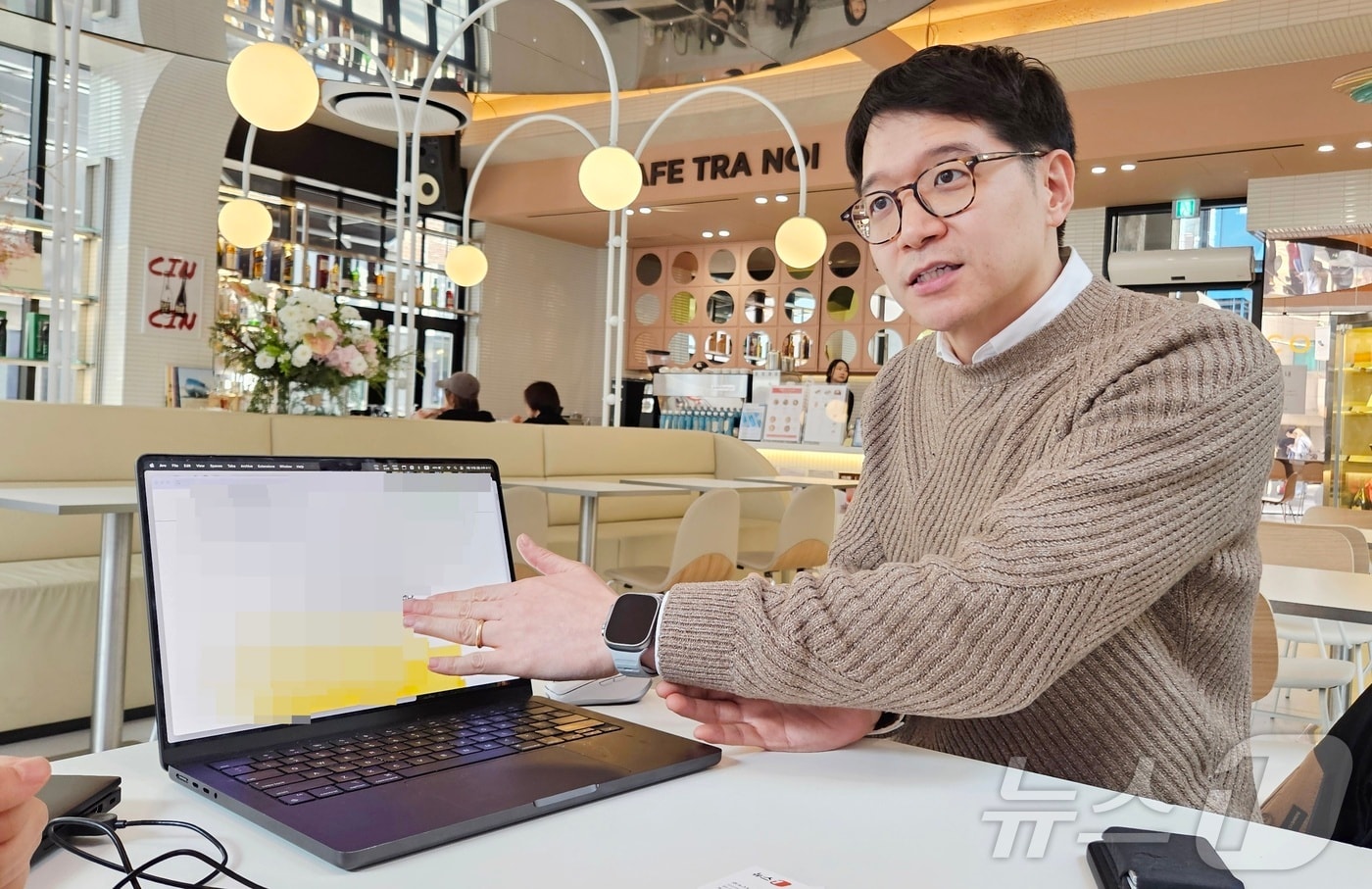 "보호자들 속고 있다"...강아지 영양제 분석한 美 수의사의 일침 - 뉴스 썸네일 이미지