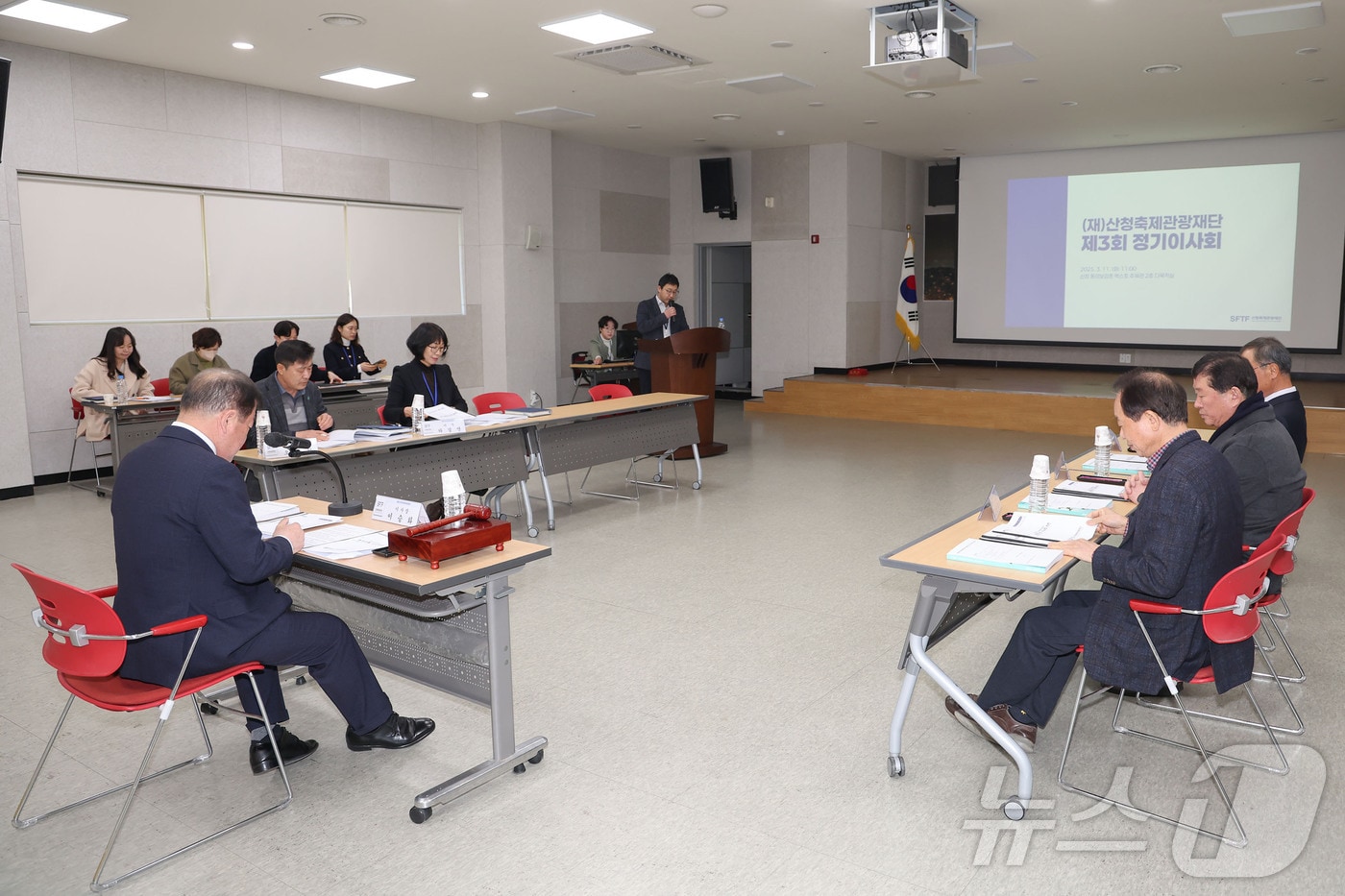 산청축제관광재단이 11일 동의보감촌 엑스포주제관 다목적실에서 ‘제3회 정기 이사회'를 열고 있다(산청군 제공. 재판매 및 DB금지).