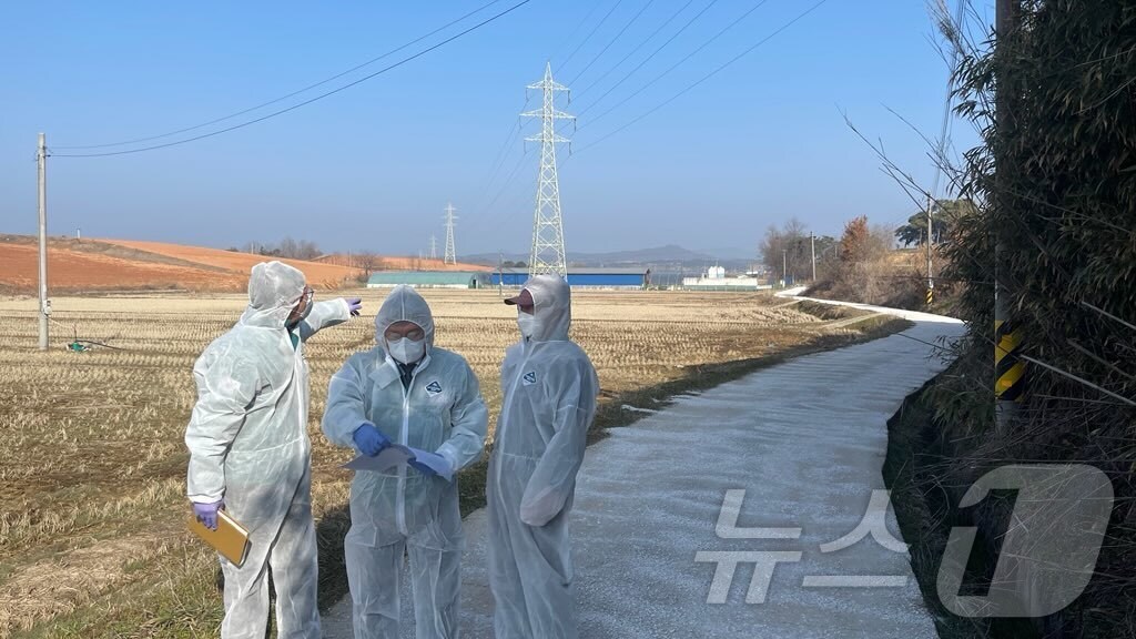 전남 영광군이 고병원성 조류인플루엔자 확산을 막기 위한 방역 체계를 운영하고 있다.(영광군 제공. 재배포 및 DB 금지)