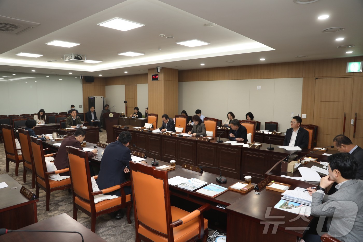 예산군의회가 의원과 의회사무과 직원을 대상으로 공직선거법 및 정치자금법 교육을 하고 있다. (예산군의회 제공. 재판매 및 DB금지) /뉴스1