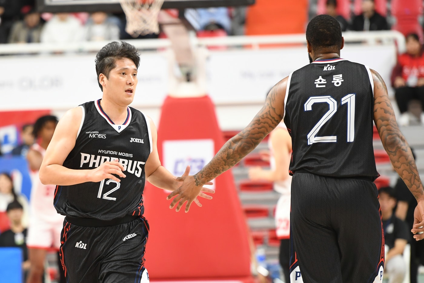 울산 현대모비스의 함지훈(왼쪽). (KBL 제공)