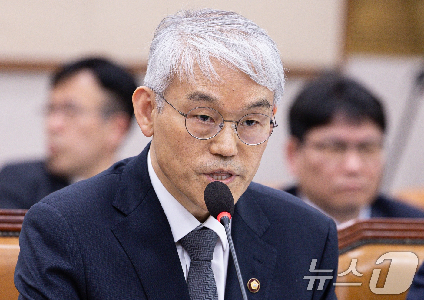 천대엽 법원행정처 처장이 12일 오후 서울 여의도 국회에서 열린 제423회 국회(임시) 법제사법위원회 제1차 전체회의에서 의원 질의에 답변하고 있다. 2025.3.12/뉴스1 ⓒ News1 이재명 기자