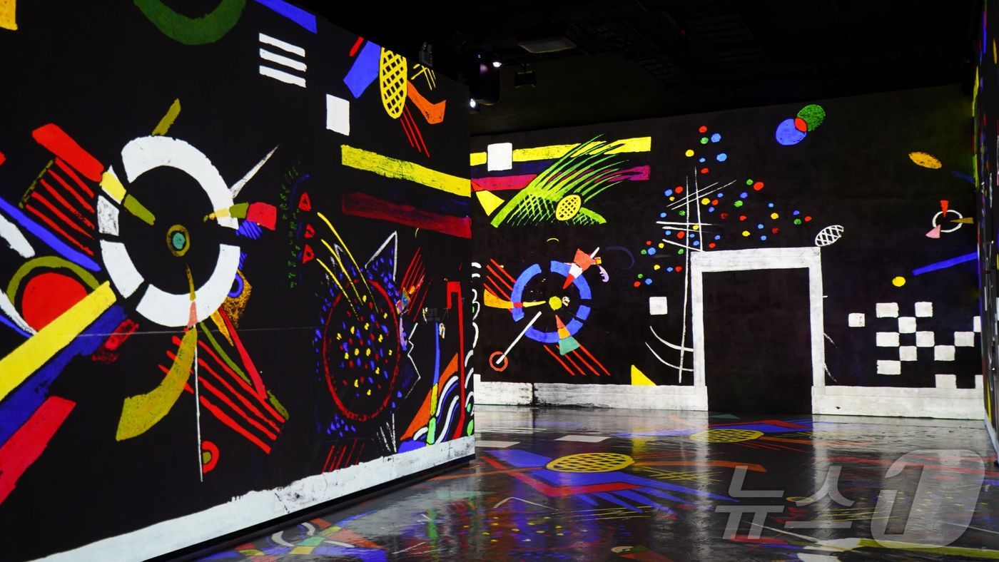 제주 빛의 벙커의 ''칸딘스키, 추상 회화의 오디세이'.(빛의 벙커 제공, 재판매 및 DB 금지)