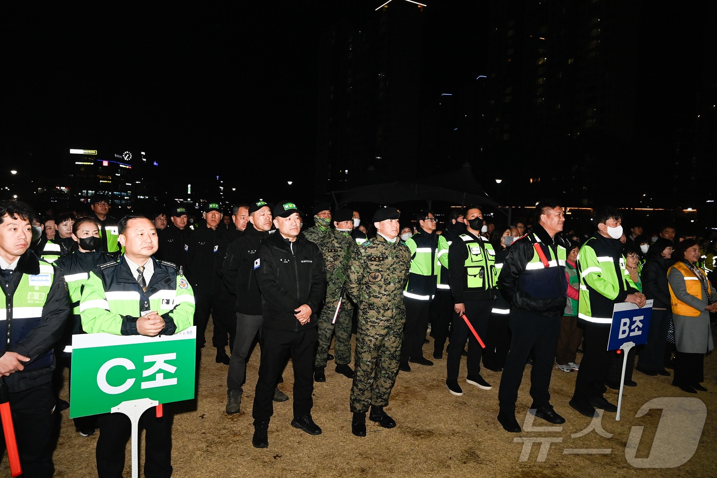 강원 원주시 자율방범 합동순찰대가 지난 12일 지정면 기업도시 일원에서 제22회 자율방범 합동순찰 일정을 소화했다. (원주시 제공. 재판매 및 DB금지) 2025.3.13/뉴스1