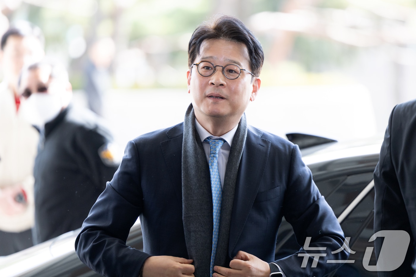 이창수 서울중앙지검장이 헌법재판소의 기각 결정으로 직무에 복귀하기 위해 지난 3월 13일 오후 서울 서초구 서울중앙지검으로 들어서고 있다./뉴스1 ⓒ News1 이승배 기자